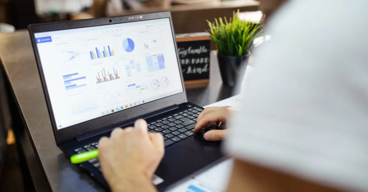 Comment Analyser les Avis en Ligne pour Améliorer Votre Réputation