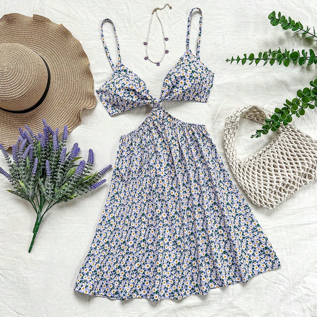 Robe courte décontractée romantique et de vacances pour femmes de type ligne A à encolure en V, avec ceinture à dos creux et à fleurs violettes